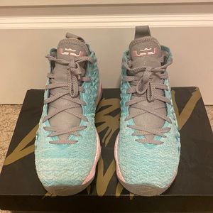 Lebron basketball shoes! Like new